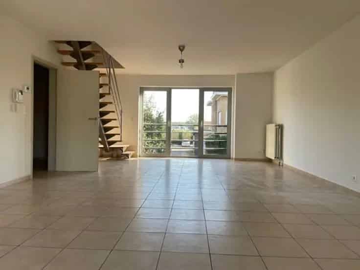 Groot Lichtrijk 3 Slaapkamers Duplex Appartement Te Koop