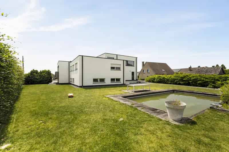 Moderne Villa met Praktijk Kantoor te Huur