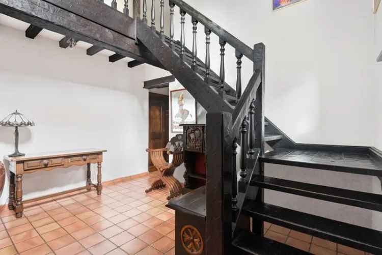 Charmante villa met 5 slaapkamers, 2 badkamers op 2144m² te Schotenhof!