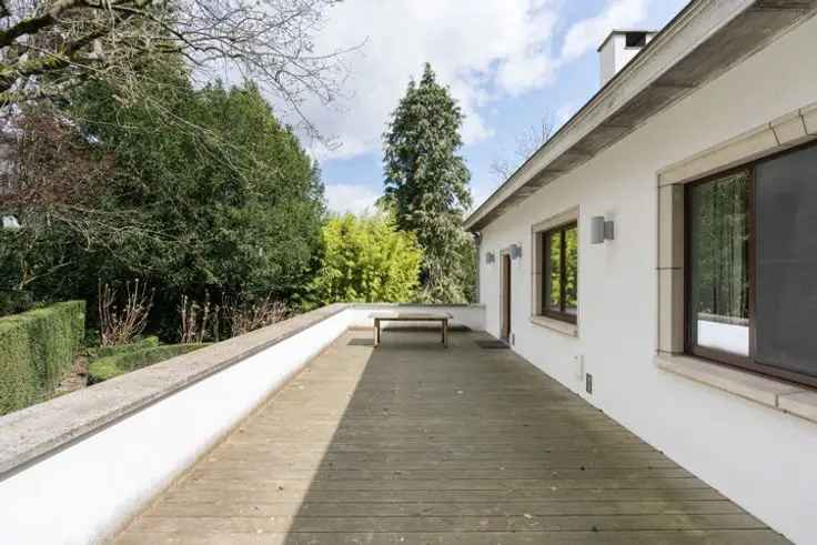 Huis Te Huur Auderghem: Kantoren en Woning 670m²