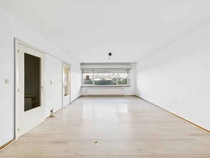 Te renoveren Studio met Garagebox Basiliek Karreveld