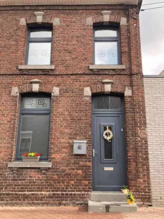 Huis Te Koop met Tuin en Twee Slaapkamers