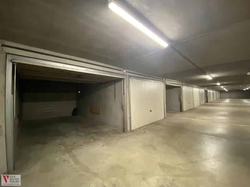 Garagebox 12 Karel Janssenslaan