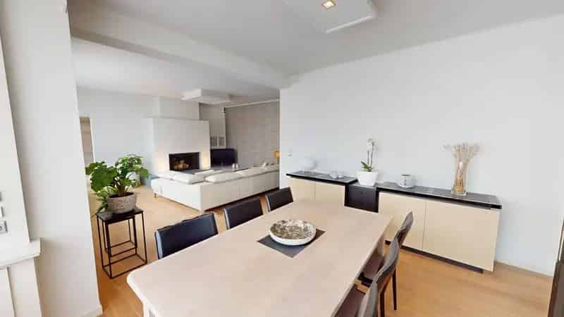 Zeer ruime woning met 4 slaapkamers te koop