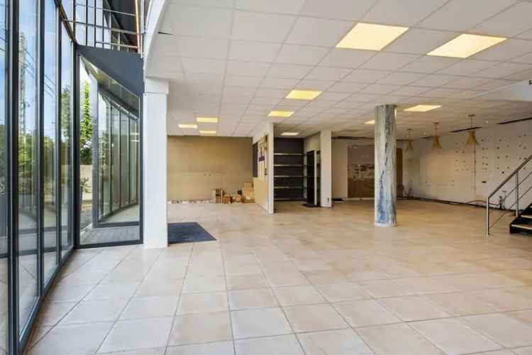 Exclusief bedrijfsgebouw met woonhuis op 1926 m²