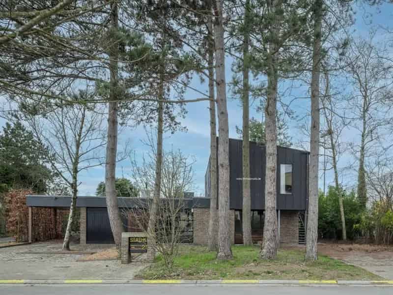 Te renoveren woning met 6 slaapkamers te Merelbeke