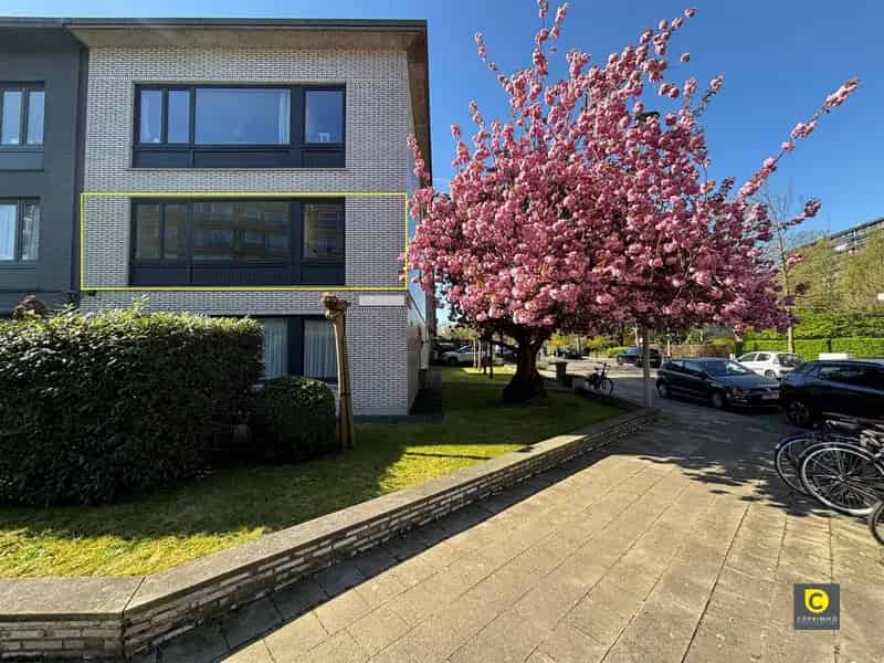 Appartement te koop: Vernieuwd 2 Slaapkamers met Terras