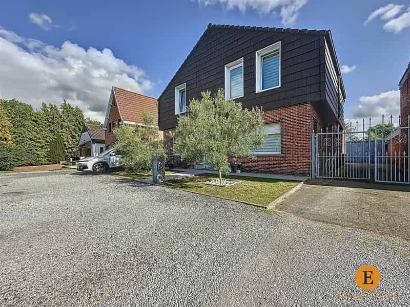 Huis te koop Sint-Niklaas: 6 slaapkamers, ruime tuin en garage