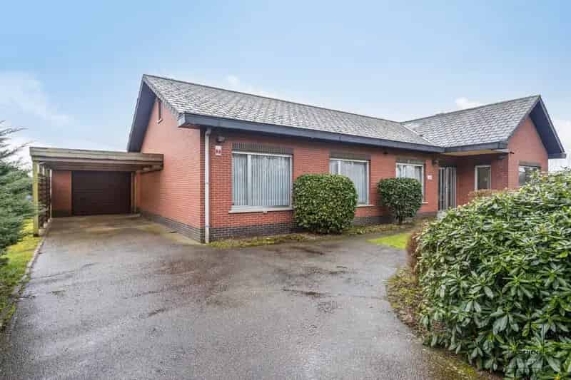 Laagbouwwoning 194m2 4 slaapkamers 1807m2 perceel