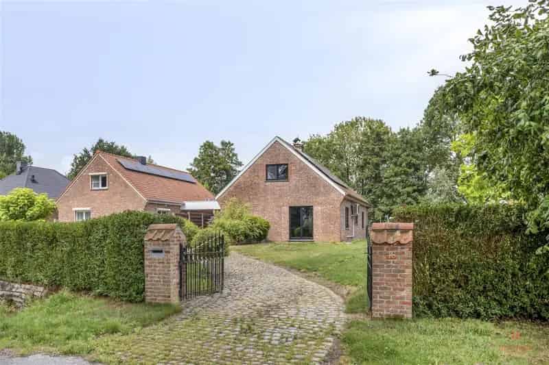 Huis te koop Knesselare: 4 slaapkamers, gerenoveerd, tuin