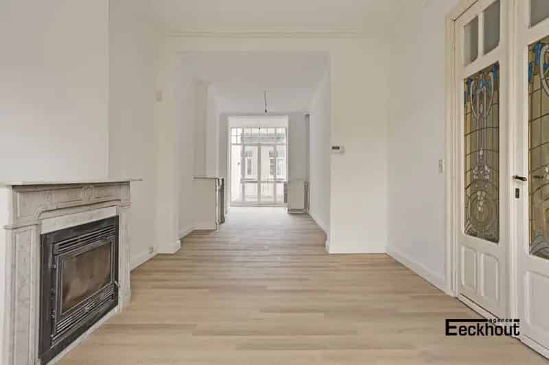 Uniek herenhuis 351m² Oostende met garages