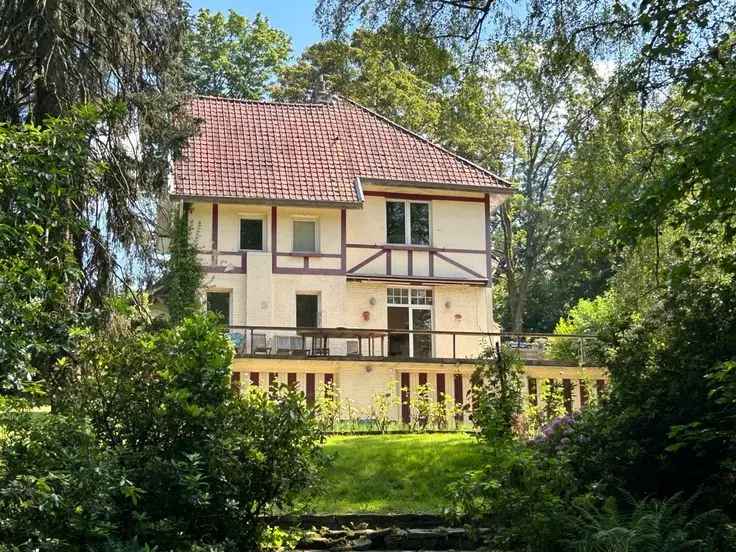 Villa te renoveren Ukkel 4 slaapkamers tuin garages