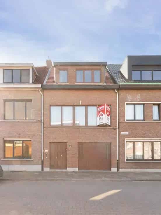 Huis Te Koop: 3 Slaapkamers Garage Tuin