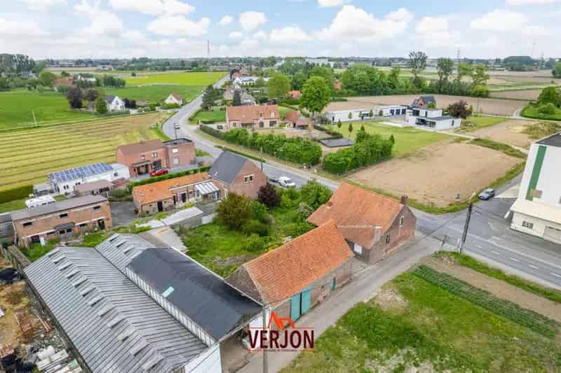 Woning te koop Ardooie: renovatieproject met opslag en land