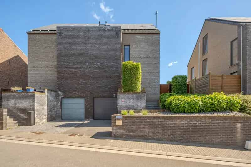 Moderne Gezinswoning 4 Slaapkamers Garage Zonnepanelen 3a56ca
