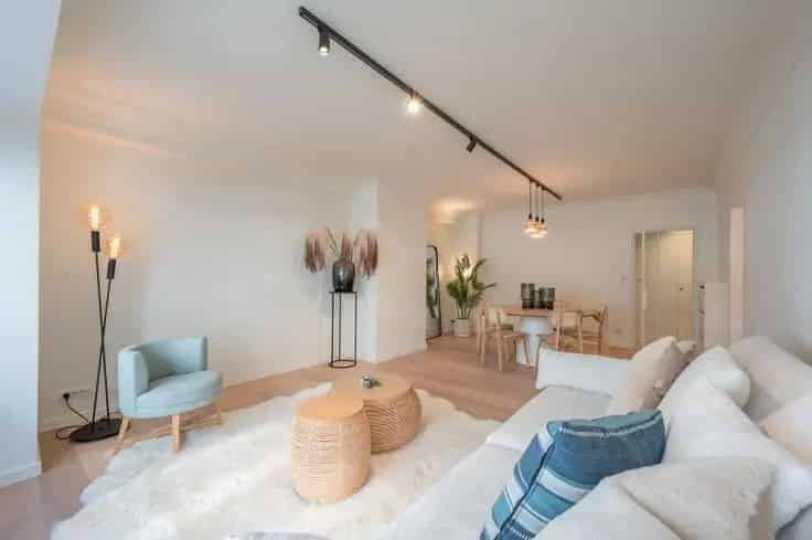 Gerenoveerd Appartement Te Koop Nabij Zee en Winkels