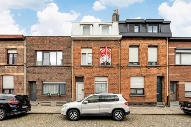 Huis te koop Wilrijk: te renoveren gezinswoning met tuin