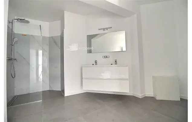 Huur 2 slaapkamer appartement van 120 m² in Schaerbeek - Schaarbeek