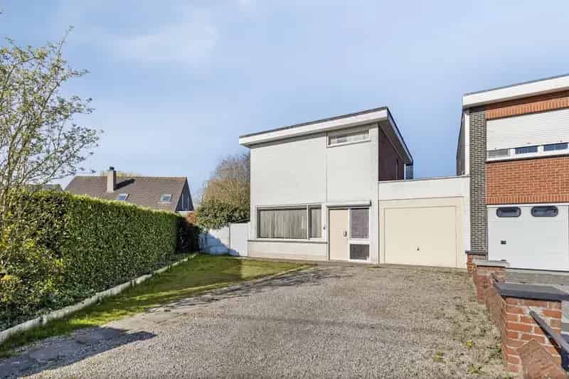 Huis te koop Ingelmunster: 3 slaapkamers, renovatieproject