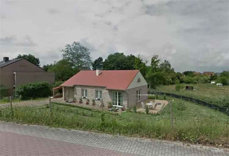 Bungalow met 3 Slaapkamers en Tuin Te Koop Winksele