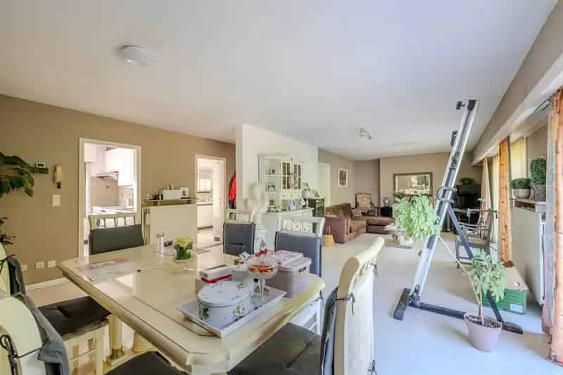Te renoveren bel-étage woning Herentals