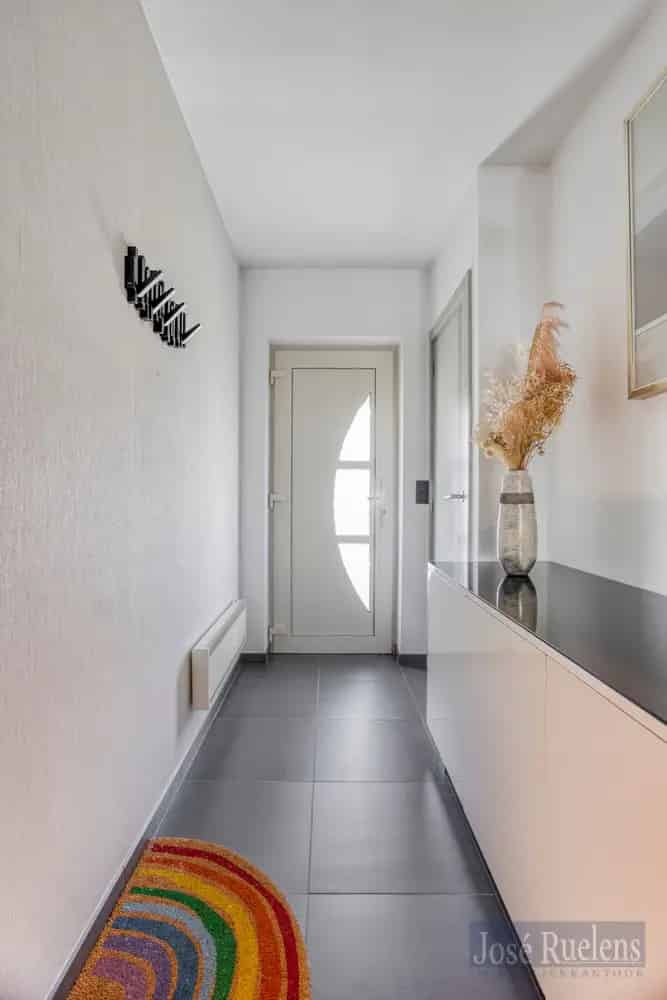 Huis te koop: Vernieuwde woning met garage en zonnige tuin