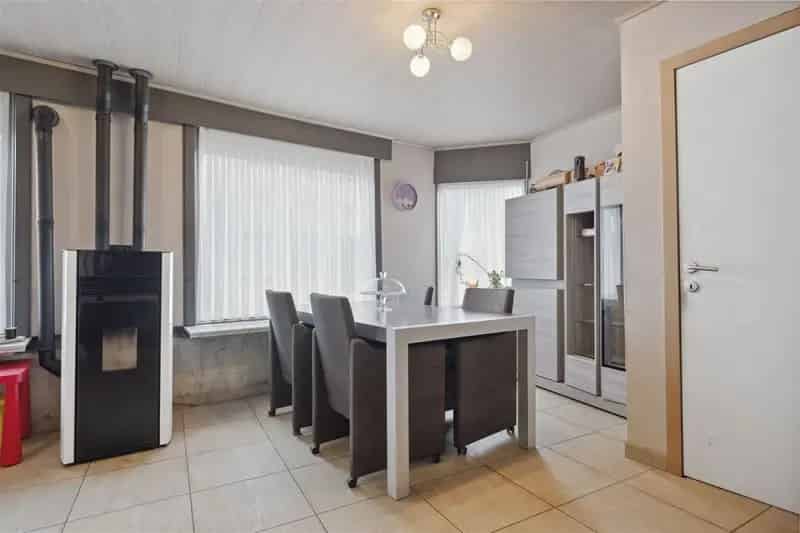 Huis te huur 2 slaapkamers - Op te frissen woning met garage