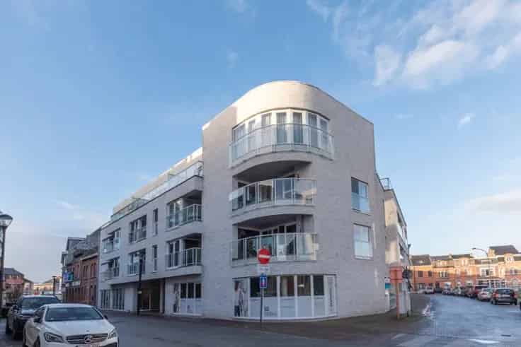 Serviceflat Willebroek: Ruime Flat met Terrassen en Faciliteiten