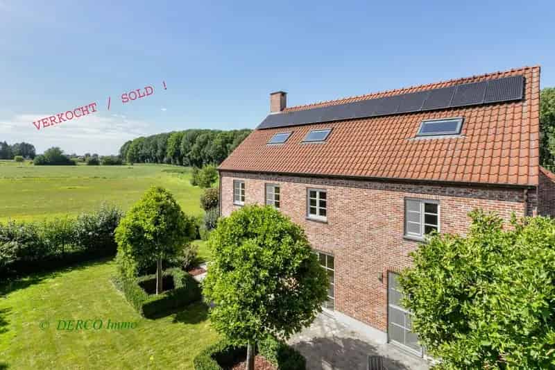 Gezellige Lichtrijke Villa in Rustige Omgeving