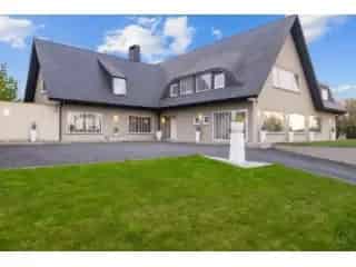 Grote Gerenoveerde Villa te Koop met Zwembad en Kantoorruimte