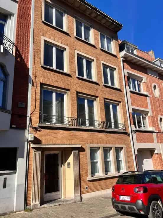 Appartement 2 slaapkamers nabij Metro Merode Te renoveren