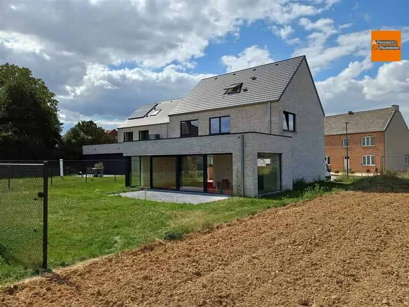 Ruime nieuwbouw villa met 4 slaapkamers