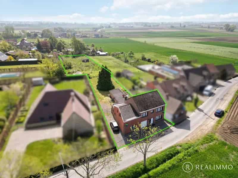 Stevige woning ruim perceel prachtige ligging