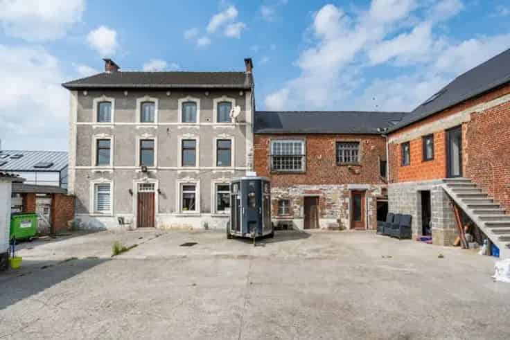 Appartementenblok Te Koop Ruime Woning met Potentieel