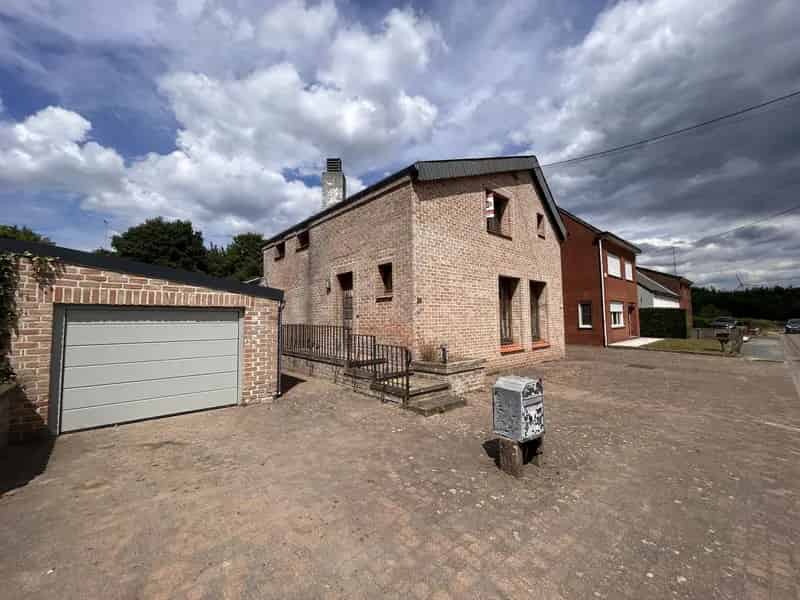 Te renoveren gezinswoning 4 slaapkamers grote tuin