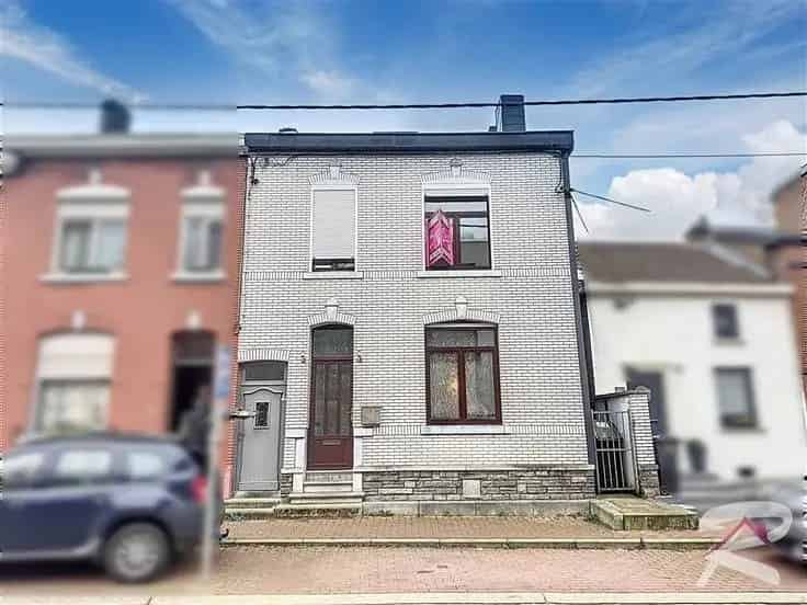 Huis Te Koop 3 slaapkamers Garage Tuin 2281m²