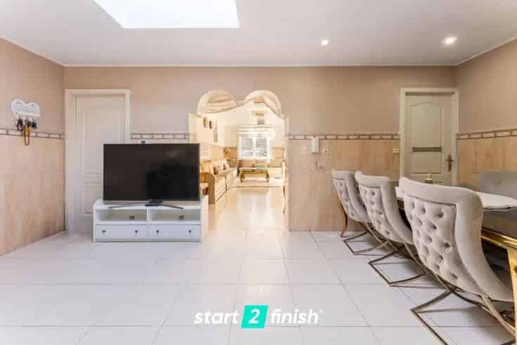 Huis Te Koop Ruime woning 5 slaapkamers Grote tuin