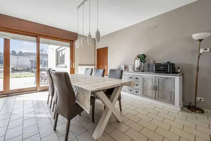 Huis te koop in Berlare: Ruime halfopen bebouwing