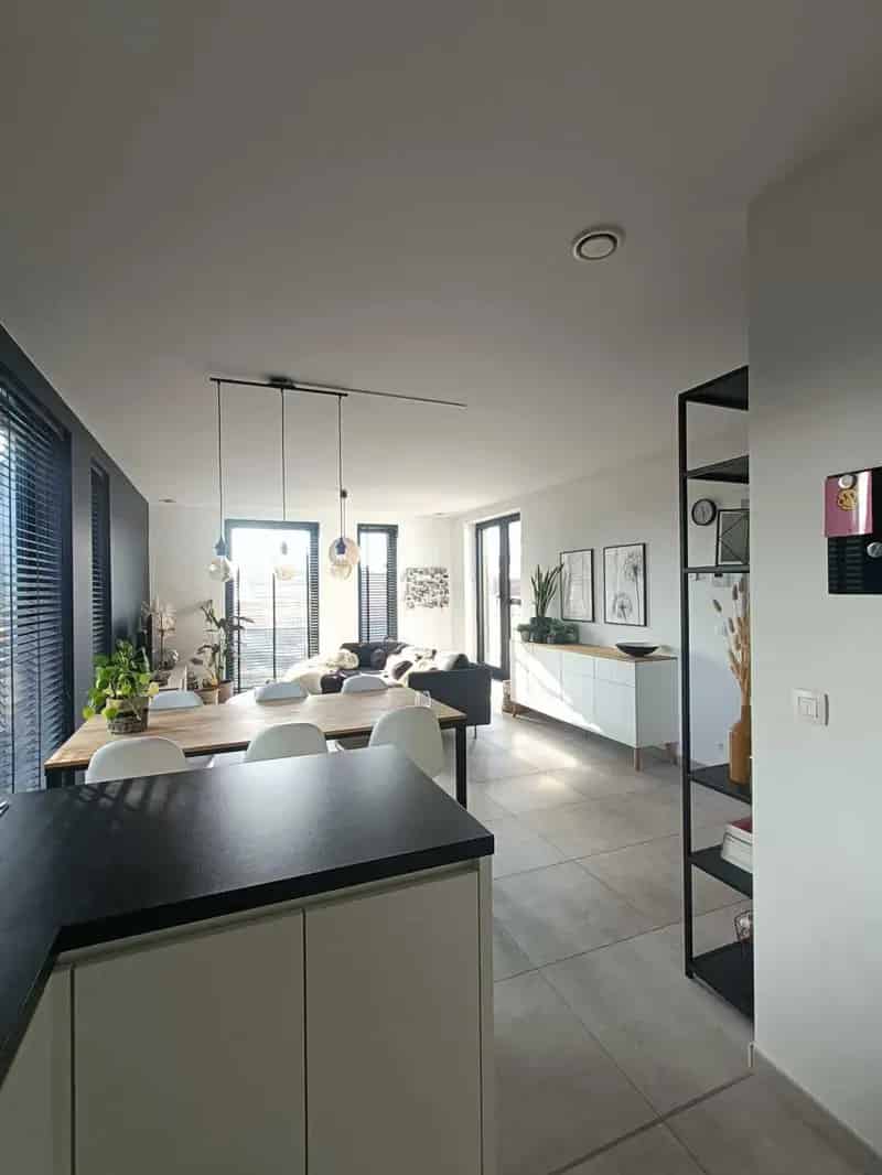 Appartement te koop: Instapklaar 2 slaapkamers, terras, parking