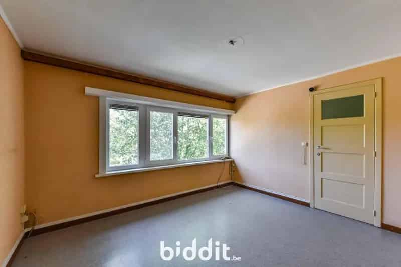 Te renoveren Rijwoning met Tuin Nabij Scholen