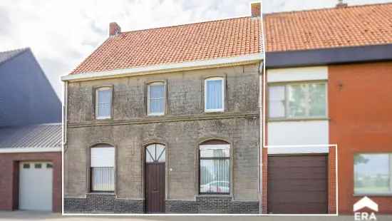 Te koop renovatie woning met 4 slaapkamers en grote tuin in rustige omgeving