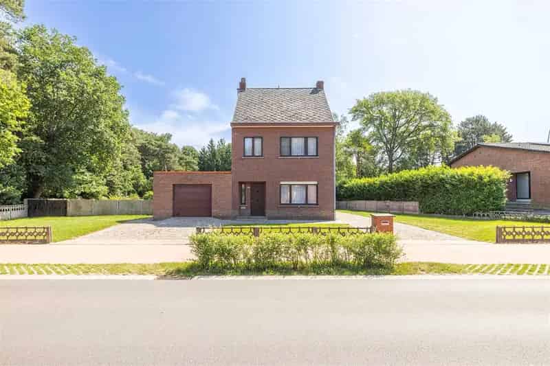 Vrijstaande woning 4400m² 3 slaapkamers Grote tuin