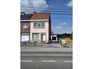 Huis te koop Froyennes 114m² 2 slaapkamers Grote tuin