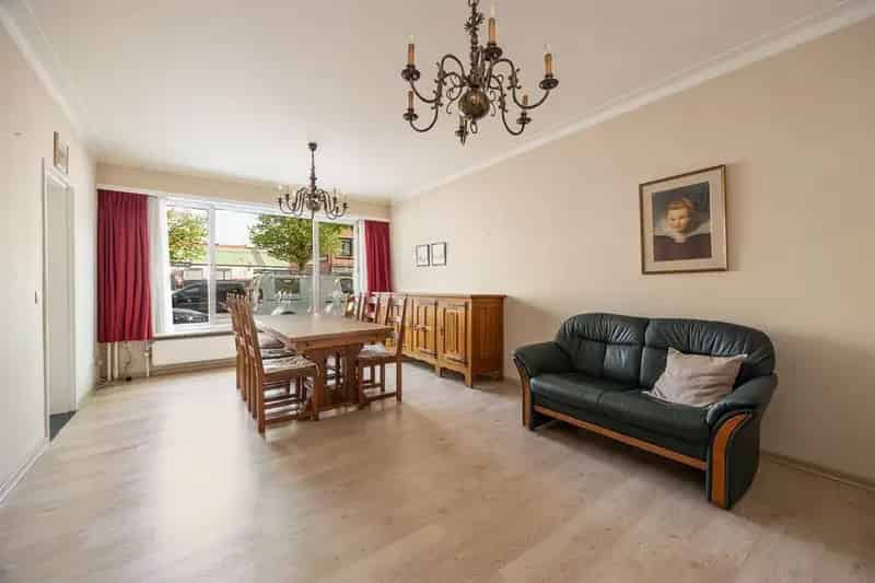 Appartement te huur Berchem: Instapklaar met tuin