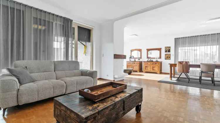 Huis te koop Maasmechelen 6 slaapkamers 328m²