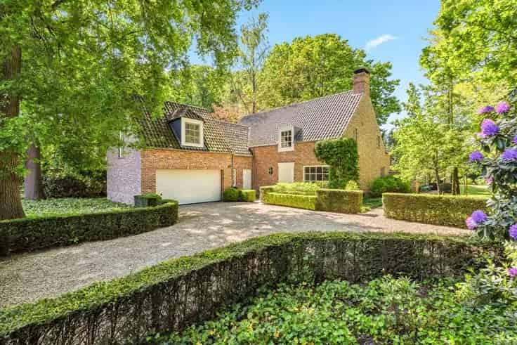 Villa te Koop Schilde: Ruime gezinswoning met moderne voorzieningen