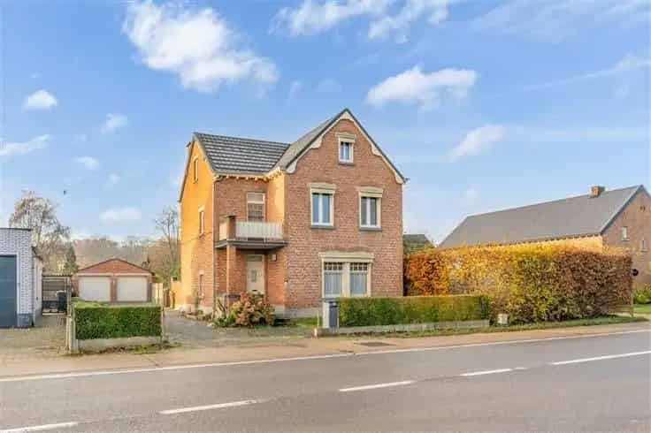 Te renoveren eengezinswoning met 5 slaapkamers en dubbele garage