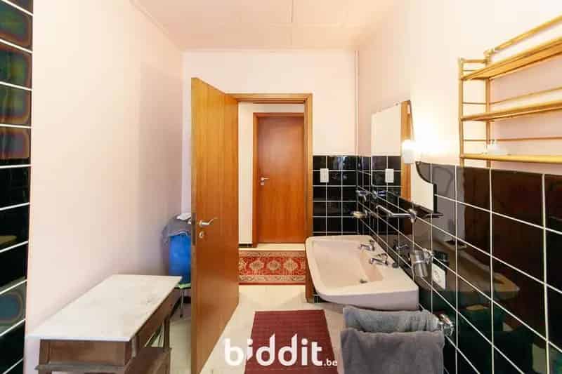 Te renoveren woning met garage - 3 slaapkamers