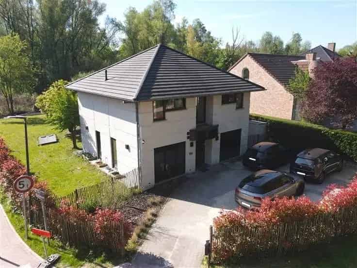 Huis Te Koop Genval: Gerenoveerde Villa Nabij Lac