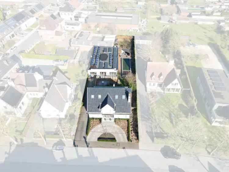 Huis te koop statige villa met magazijn in Zwevegem met tuin en zwemvijver